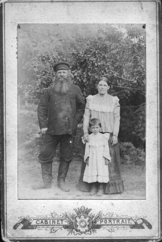 Отец А.И.Шиловой со второй женой и дочерью от второго брака Марией